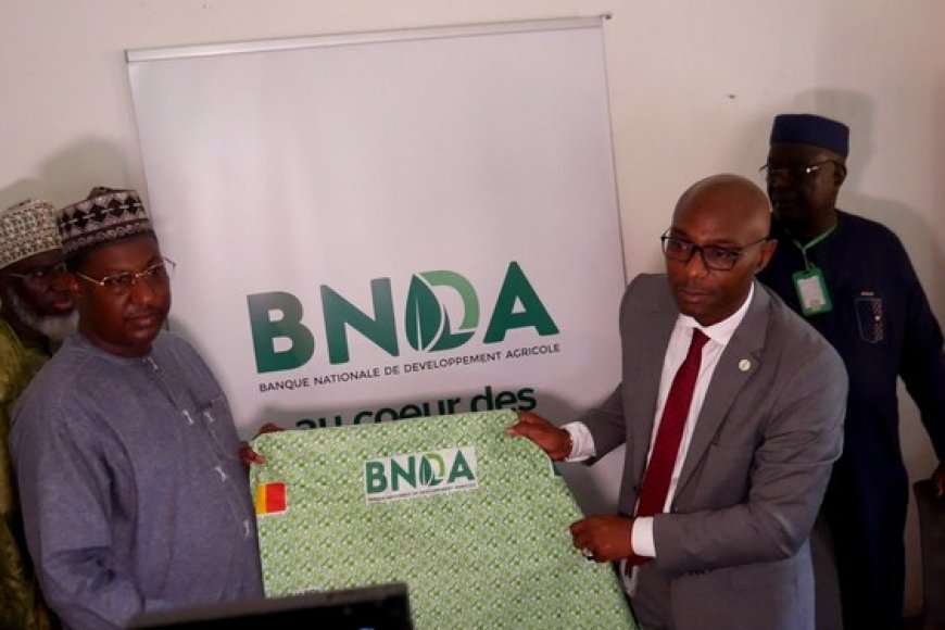 Hadj 2025: la BNDA offre des pagnes aux pèlerins d’une valeur de 15 millions FCFA