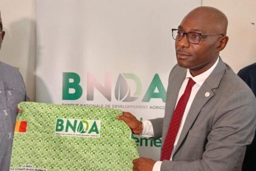 HADJ 2025 :La BNDA offre des pagnes aux pèlerins maliens