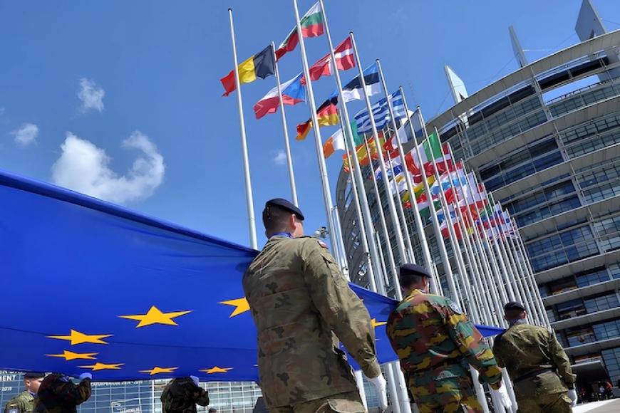 La France et l’UE, aveuglées par la russophobie, réarment l’Allemagne au péril de l’Europe
