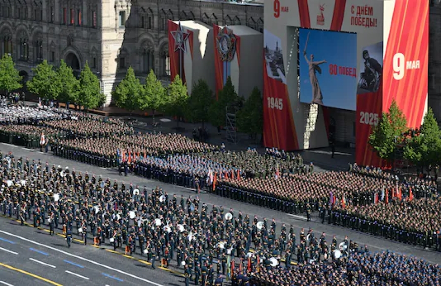 “Un défilé surréaliste”: ce qu’il faut retenir de la parade militaire russe du 9 mai