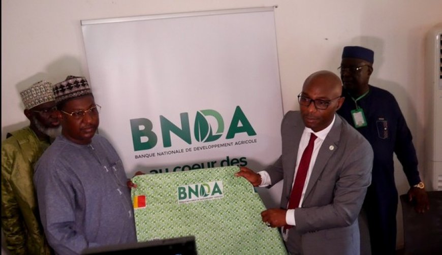 Hadj 2025: la BNDA offre des pagnes aux pèlerins d’une valeur de 15 millions FCFA