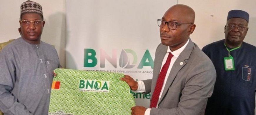 HADJ 2025 :La BNDA offre des pagnes aux pèlerins maliens