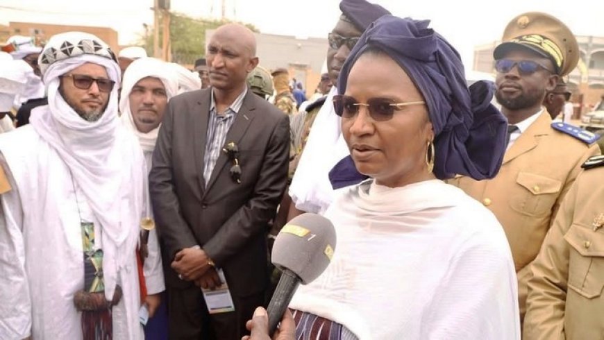 Visite de terrain : Oumou Sall Seck à Tombouctou pour réconforter les populations