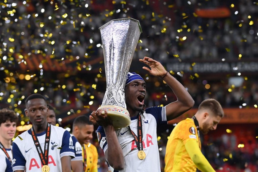Yves Bissouma (ex-LOSC) remporte la Ligue Europa et entre dans l’histoire de Tottenham