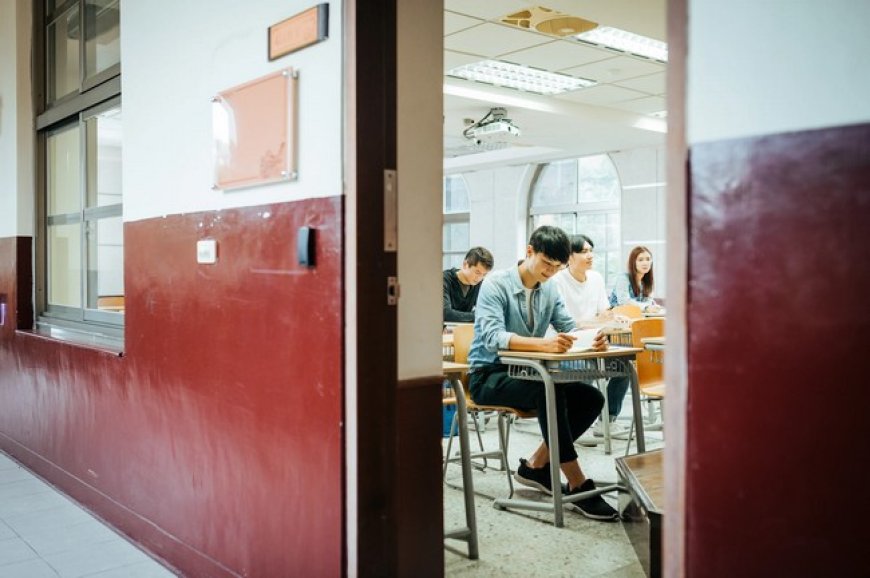 Chine : un étudiant rate un examen pour sauver la vie de son ami victime d'une crise cardiaque