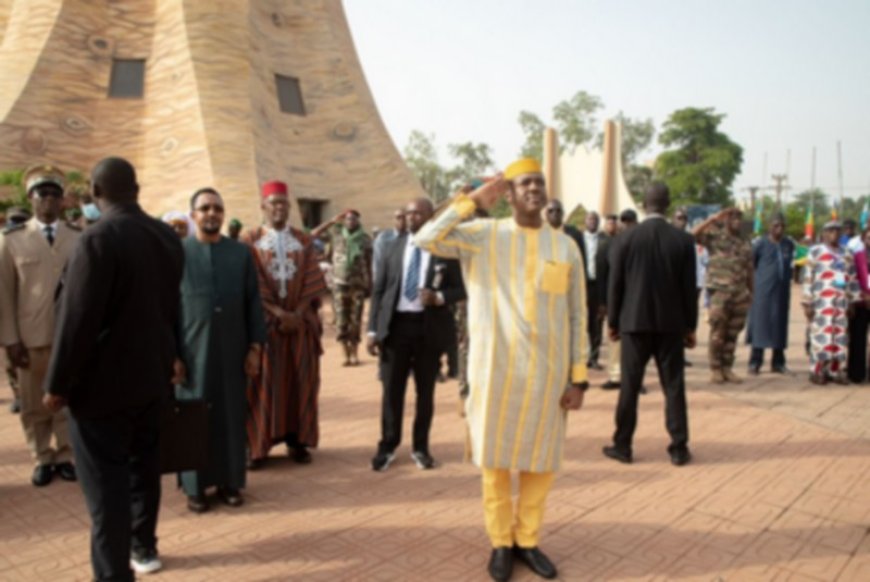 Mali :  le gouvernement célèbre le 62ème anniversaire de la création de l’union africaine :  Le gouvernement malien a procédé à la montée des couleurs africaines à la Tour de l’Afrique