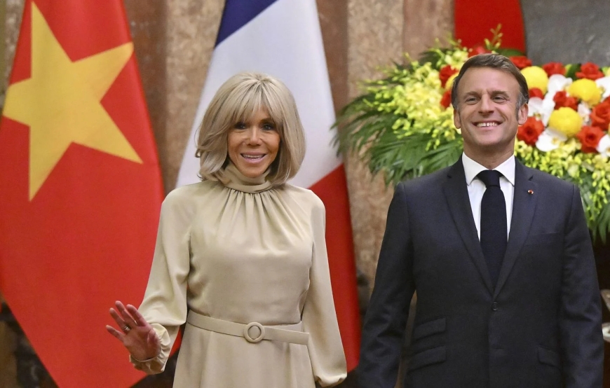 Gifle reçue par Emmanuel Macron : La Russie se moque du couple présidentiel après leur vidéo virale
