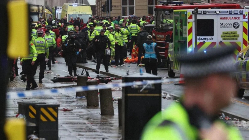 Voiture bélier et chaos total : la célébration du titre vire au drame à Liverpool