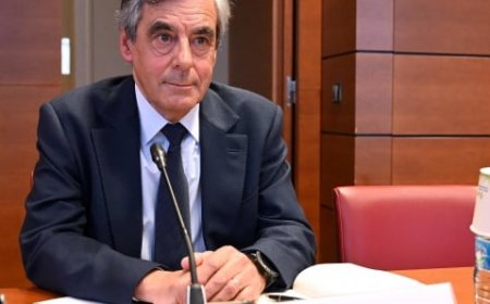 Emplois fictifs: l'ex-Premier ministre français François Fillon condamné à 4 ans de prison avec sursis