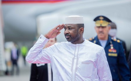 Le cortège du Président du Mali au centre de Moscou, à l'approche de sa réunion avec Poutine