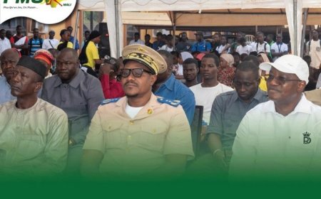 Entreprise citoyenne au service du développement durable : PMU Mali offre 100 lampadaires solaires à l’Université de Ségou