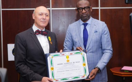En fin de mission bien remplie au Mali : L'ambassadeur Dr. Dietrich Fritz Reinhold Pohl décoré par Assimi Goïta