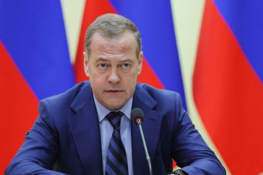 Dmitri Medvedev promet de châtier Kiev pour les actes de sabotage: «Tout ce qui doit sauter sautera»