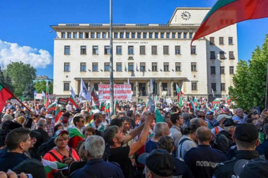Bulgarie : Grandes manifestations contre l'euro