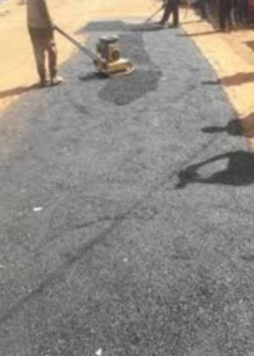 Silence, on vole du goudron au Mali