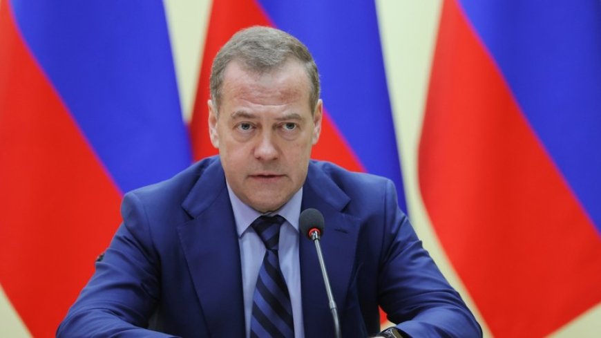 Dmitri Medvedev promet de châtier Kiev pour les actes de sabotage: «Tout ce qui doit sauter sautera»