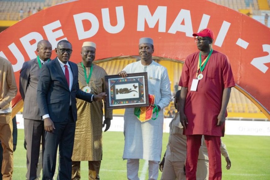 Pour sa contribution au rayonnement du sport : Le Premier ministre Abdoulaye Maïga reçoit une distinction !