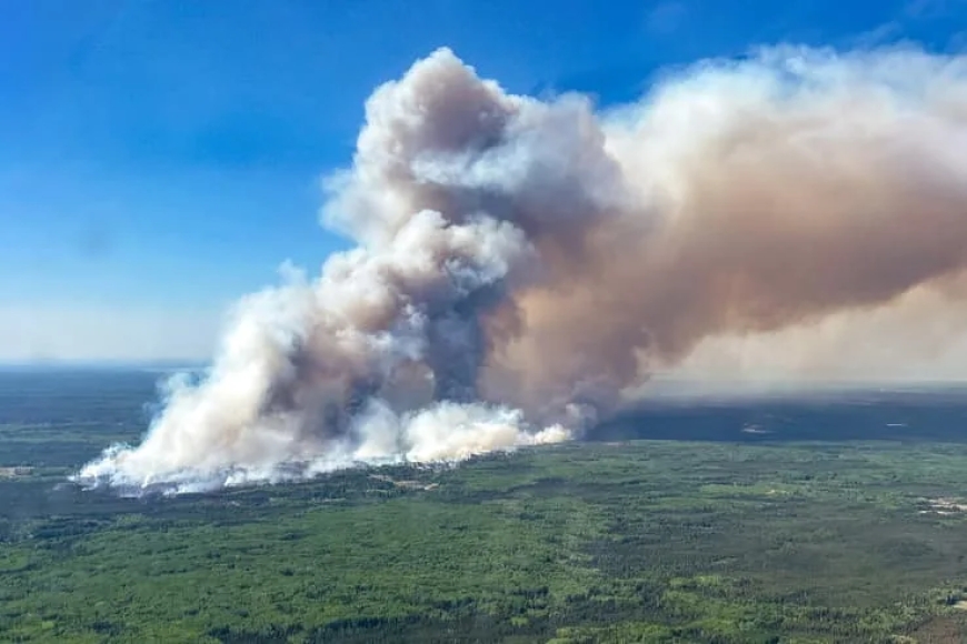 "Nous sommes face à un monstre": nouvelles évacuations au Canada face aux incendies de forêts