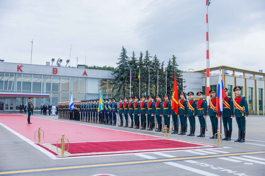 Le Président GOÏTA a été accueilli avec tous les honneurs dignes de son rang par les autorités russes et le corps diplomatique