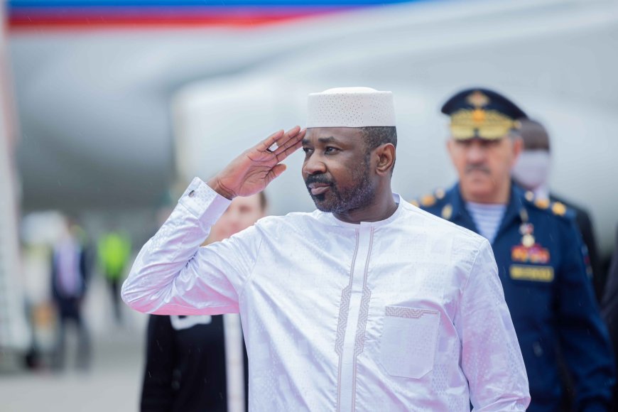 Le cortège du Président du Mali au centre de Moscou, à l'approche de sa réunion avec Poutine
