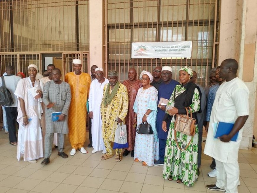 Bibliothecaires, Archivistes Et Documentalistes (AMBAD) : Mémoire et Refondation au Mali