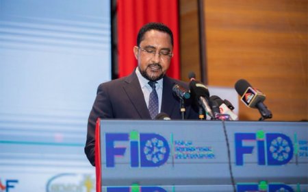 Mossa Ag Attaher lors de l'ouverture du forum international de la diaspora :"Ce forum nous engage à franchir un nouveau cap…""Je réaffirme notre engagement à œuvrer, main dans la main avec notre diaspora. Elle est un pilier actif de la souveraineté du Mali…"