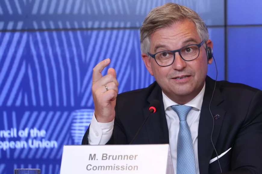 "Persona non grata" : le commissaire européen aux Migrations expulsé de Libye