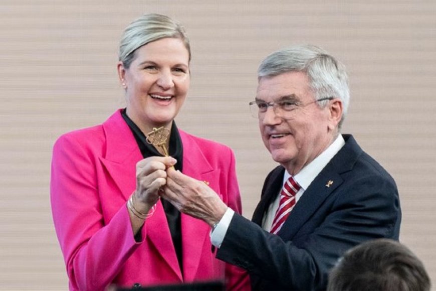 Une page d'histoire olympique au CIO : Thomas Bach passe le relais de la présidence à Kirsty Coventry
