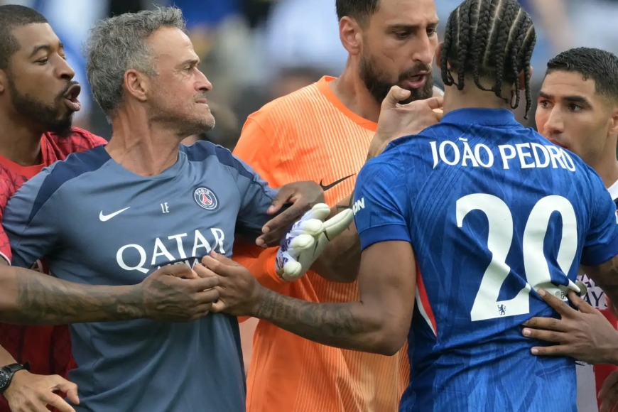 PSG : Quelle sanction risque Luis Enrique après son craquage contre Joao Pedro ?