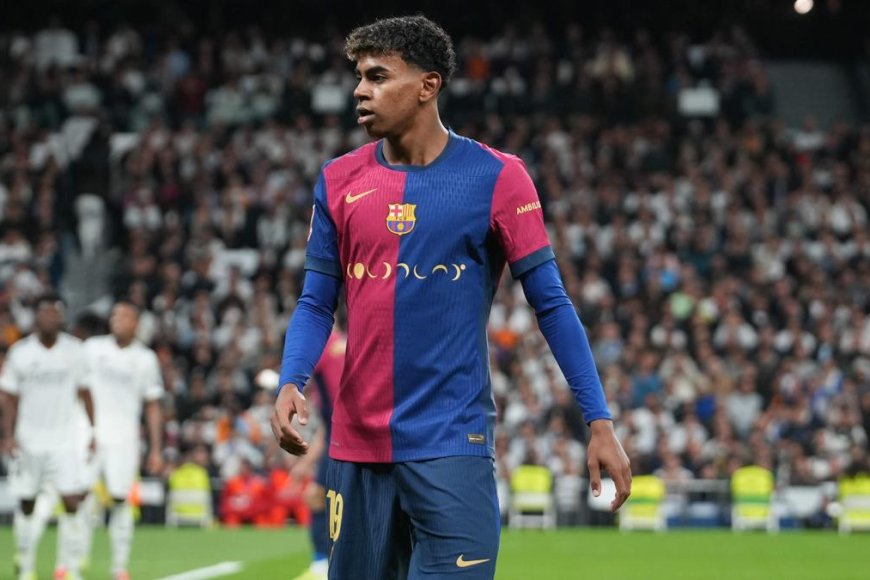 FC Barcelone : Lamine Yamal prolonge et change de numéro !