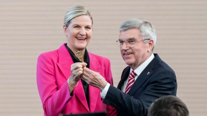 Une page d'histoire olympique au CIO : Thomas Bach passe le relais de la présidence à Kirsty Coventry