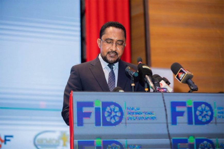 Mossa Ag Attaher lors de l'ouverture du forum international de la diaspora :"Ce forum nous engage à franchir un nouveau cap…""Je réaffirme notre engagement à œuvrer, main dans la main avec notre diaspora. Elle est un pilier actif de la souveraineté du Mali…"