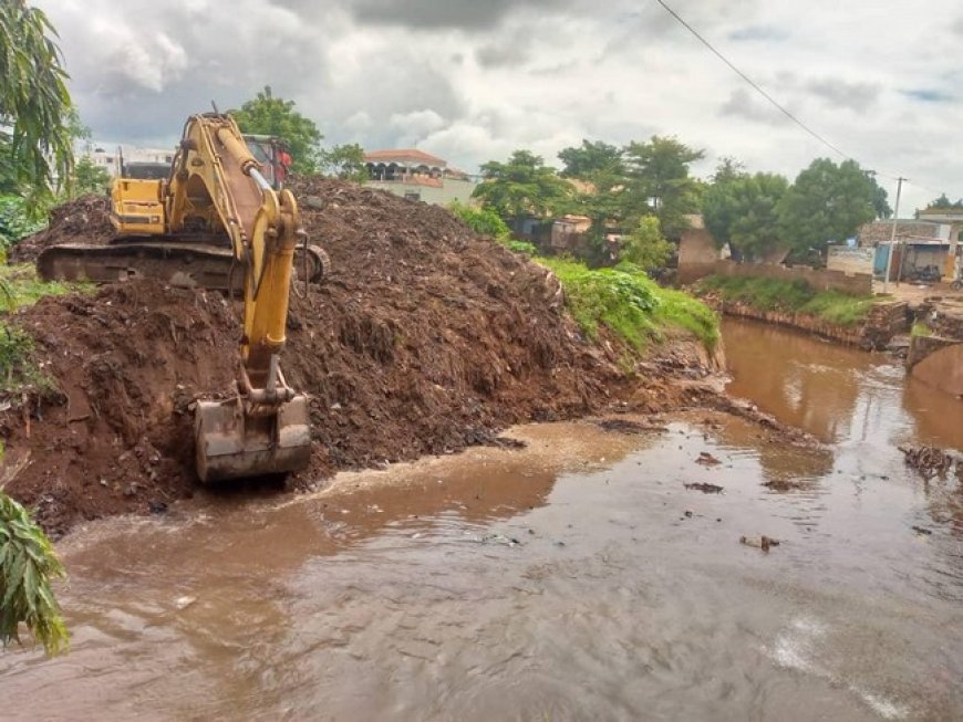 Curage de caniveaux et collecteurs et appui aux victimes des inondations de 2024 : Deux réalisations gigantesques du Projet de Résilience urbaine de Bamako (PRUBA)