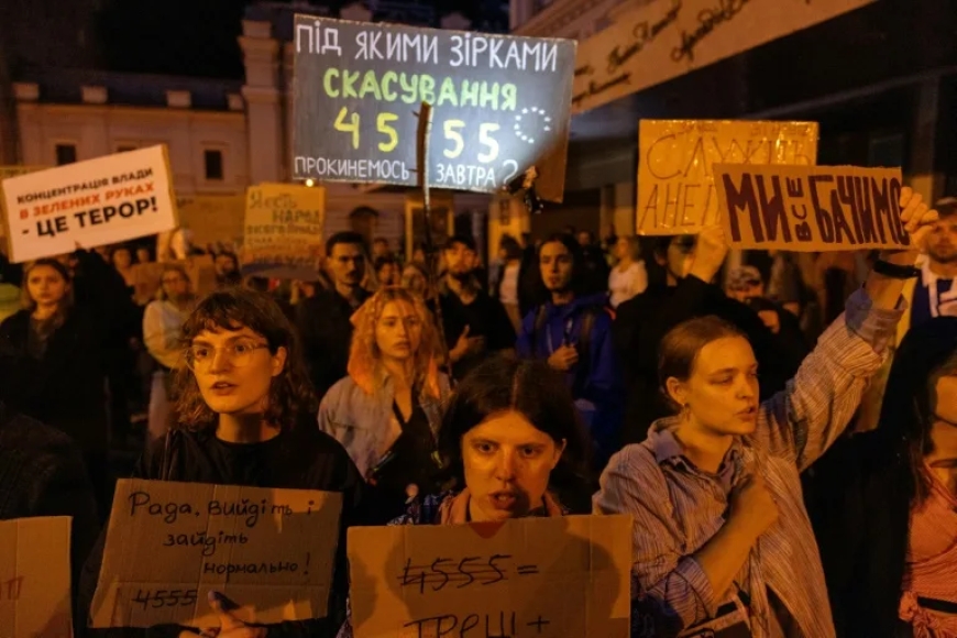 Ukraine: Zelensky appelle à un "changement de régime" en Russie après des bombardements meurtriers sur Kiev
