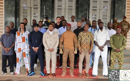 Le Capitaine Ibrahim TRAORÉ accueille les anciennes gloires du football africain