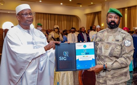 Mali : le Président Goïta reçoit le rapport du SIGRH, un tournant pour la modernisation de l’administration publique