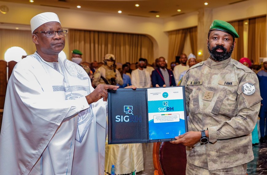 Mali : le Président Goïta reçoit le rapport du SIGRH, un tournant pour la modernisation de l’administration publique
