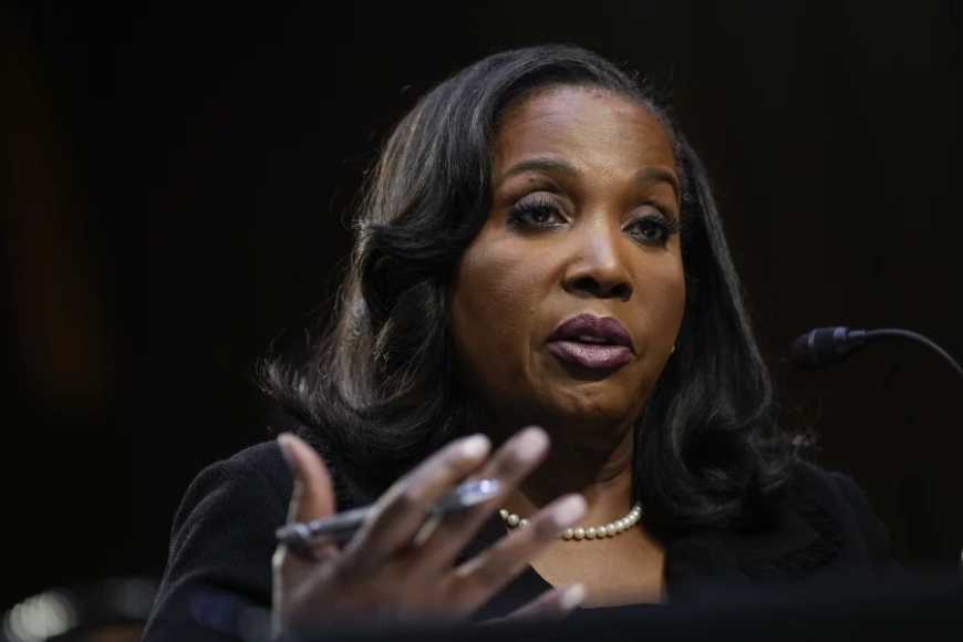 Trump dit qu'il limogera Lisa Cook, gouverneure de la Fed, si elle ne démissionne pas