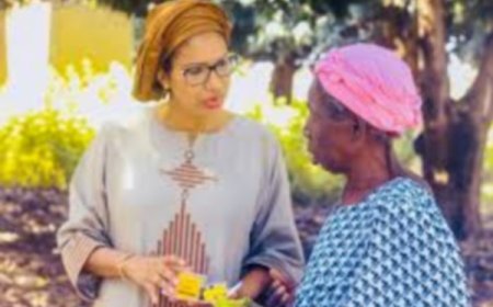 Consultation médicale gratuite à Kouralé : Mme Rose Bouzaid encore au chevet de réfugiés burkinabé