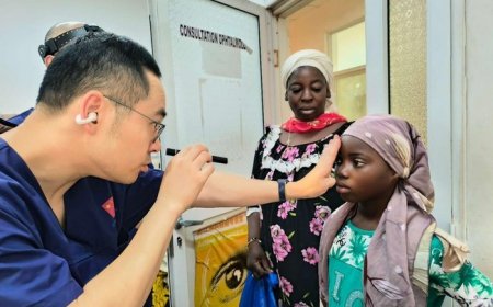 Malade d'une complication de sinusite ethmoïdale en abcès orbitaire droite :  La petite Fatoumata Sangaré prise en charge 100 % par la mission médicale chinoise grâce à la chirurgie sous endoscopie