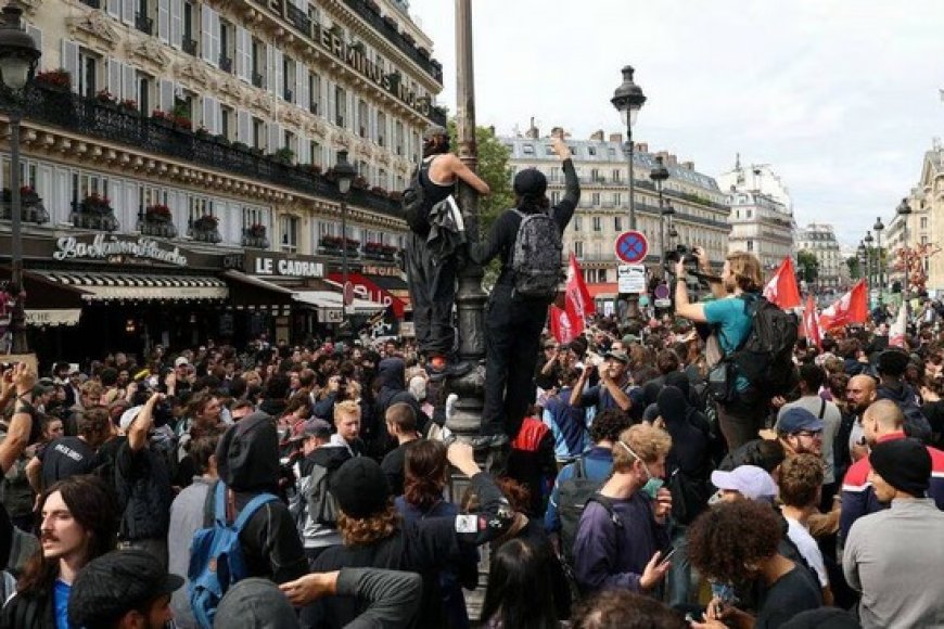 Instabilité Gouvernementale Historique en France: Deux Premiers Ministres Renversés en Moins d'Un An