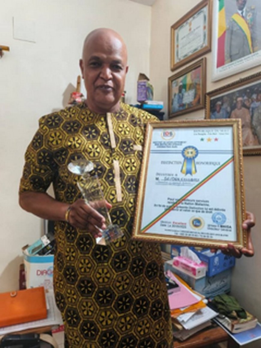 La reconnaissance du mérité : Le Promoteur du Festival International DIDADI de BOUGOUNI, Seydou COULIBALY, honoré pour sa contribution indéfectible, dans le développement économique, social et culturel du Mali.