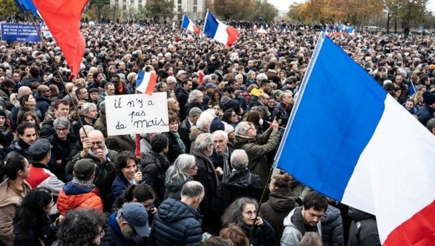 Crise politique en France :   La démocratie semble tenir, mais l’extrême droite bouscule tout