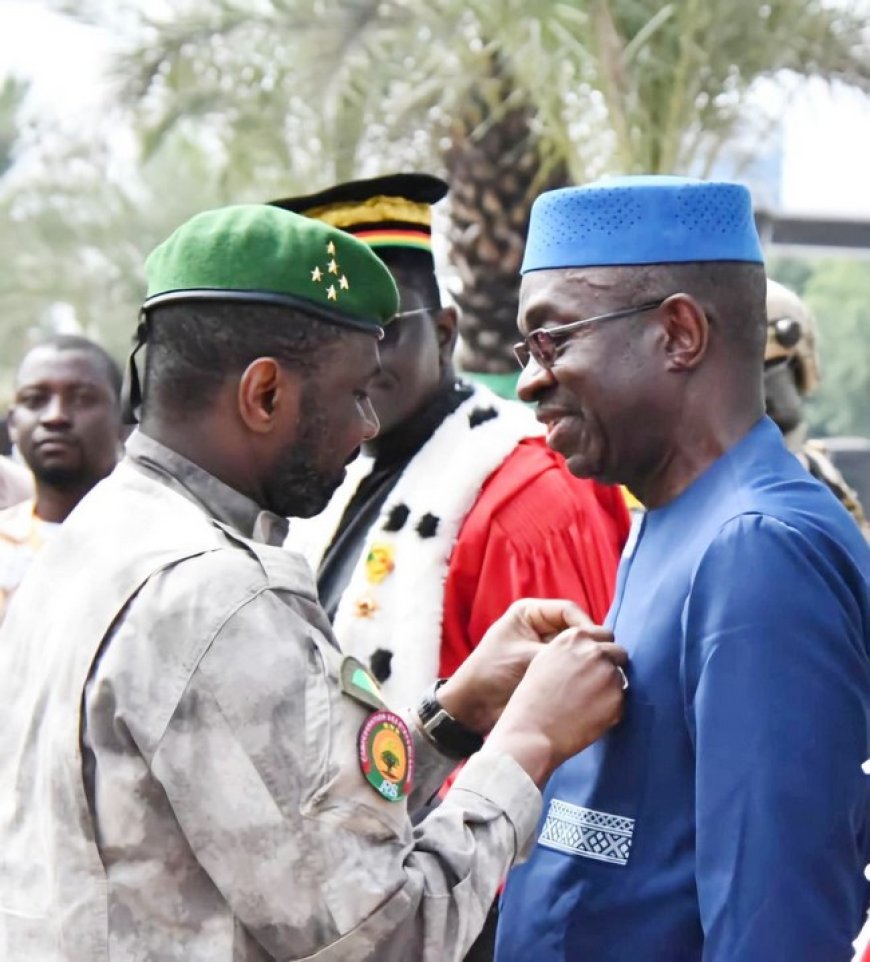 Élevé au grade d'officier de l'ordre national du Mali Mangal Traoré célébré par les siens :