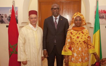 L’ambassadeur Driss Isbayene lors de l'exposition célébrant le 50e anniversaire de la marche verte