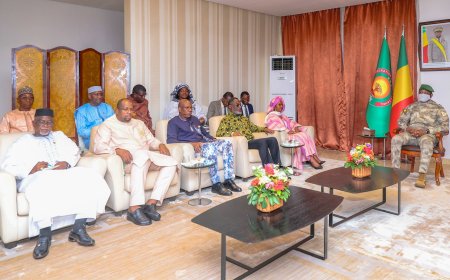 Salon de l’entrepreneuriat de l’AES : Assimi Goïta échange avec une délégation ministérielle sur l’intégration économique sahélienne