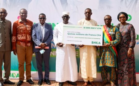 Le directeur général de la BNDA, Badara Aliou Coulibaly à la remise du chèque à l'hôpital Luxembourg