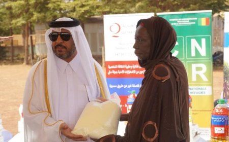Le chargé d'affaires de l'ambassade du Qatar, Hamad Maazi Al-Shammari lors  de la distribution de vivres et de kits d'hygiène offerts par qatar charity
