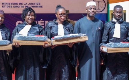 Le ministre Mamoudou Kassogue tient sa promesse : 234 ordinateurs offerts aux auditeurs de justice et aux greffiers en chef stagiaires