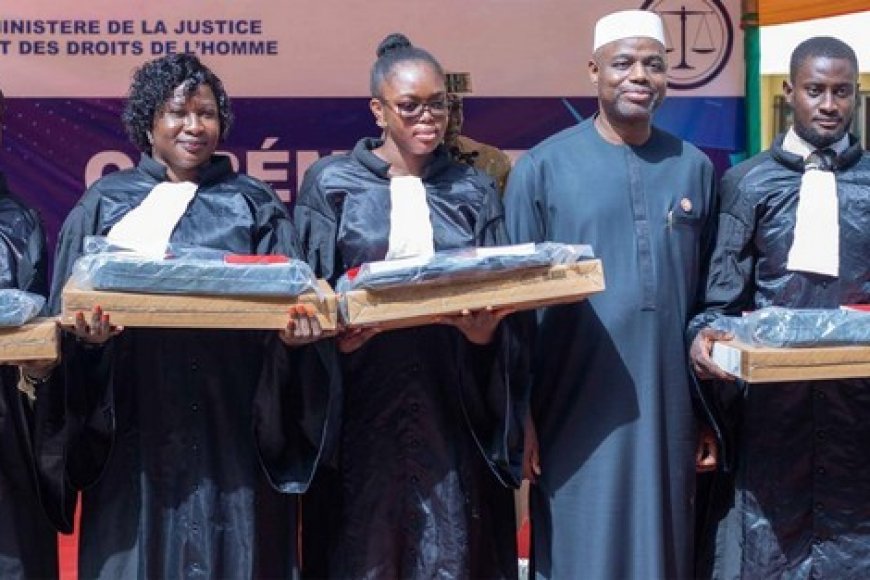 Le ministre Mamoudou Kassogue tient sa promesse : 234 ordinateurs offerts aux auditeurs de justice et aux greffiers en chef stagiaires